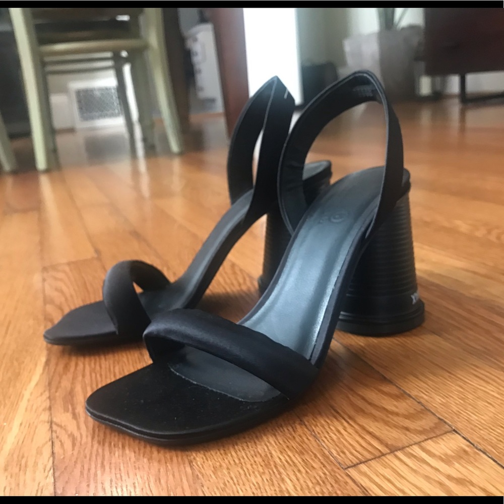 Very cool never worn!!!